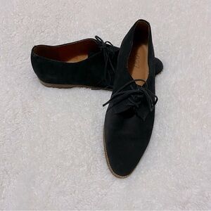 1937 Footwear Black Pointy Toe Suede Lace Up Loafe